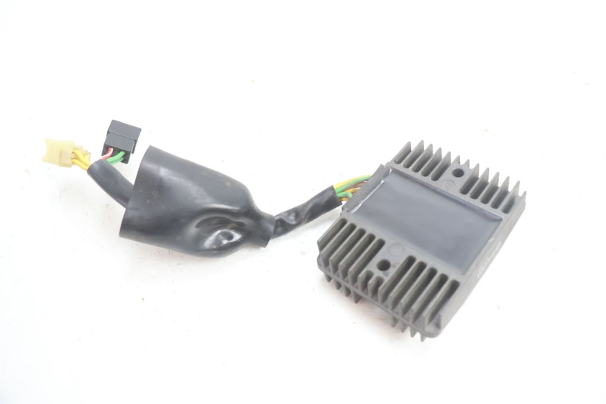 photo de CHARGING REGULATOR HONDA VFR FI RC46 800 (1998 - 2001) - Technical close-up