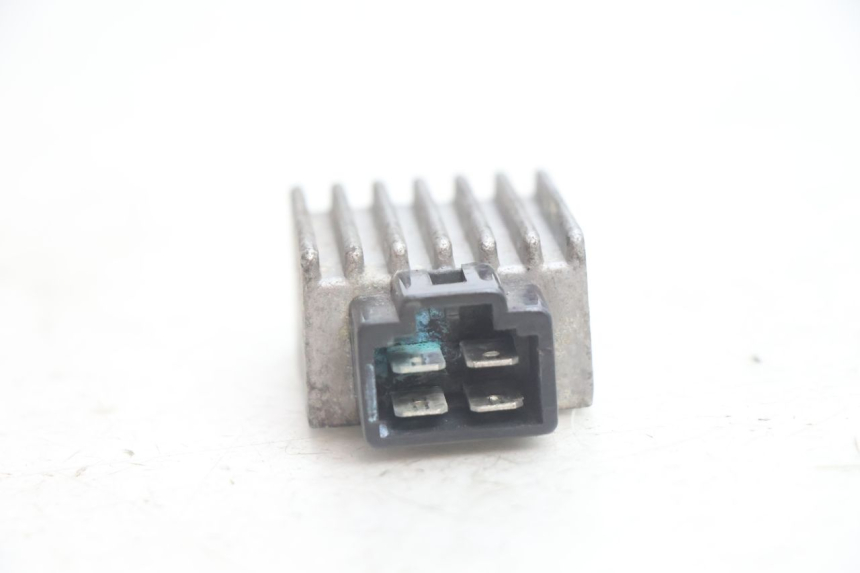photo de REGULATOR PEUGEOT VIVACITY 100 (1999 - 2008) - Zoom on usage condition