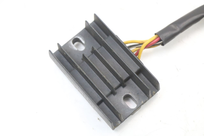photo de CHARGING REGULATOR SUZUKI VL INTRUDER 125 (2004 - 2007) - Component detail