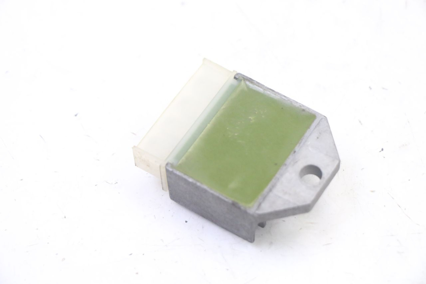 photo de REGULATOR YAMAHA WHY 50 (1998 - 2000) - Alternative perspective