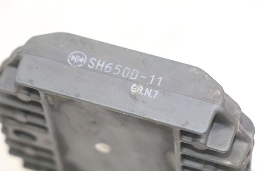 photo de CHARGING REGULATOR YAMAHA X-MAX XMAX 250 (2006 - 2009) - Alternative perspective