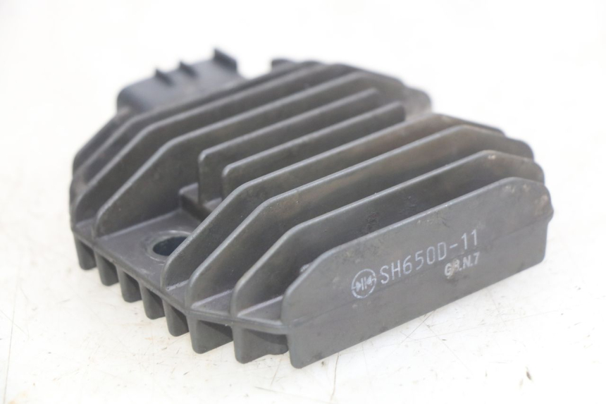 photo de CHARGING REGULATOR YAMAHA X-MAX XMAX 250 (2006 - 2009) - Technical close-up