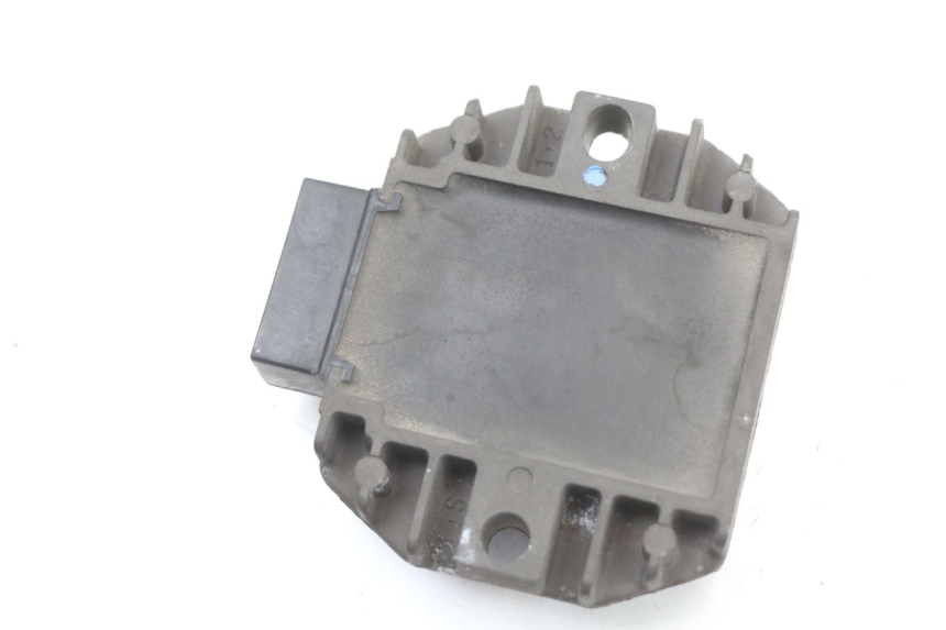 photo de CHARGING REGULATOR YAMAHA X-MAX XMAX 125 (2010 - 2013) - Alternative perspective