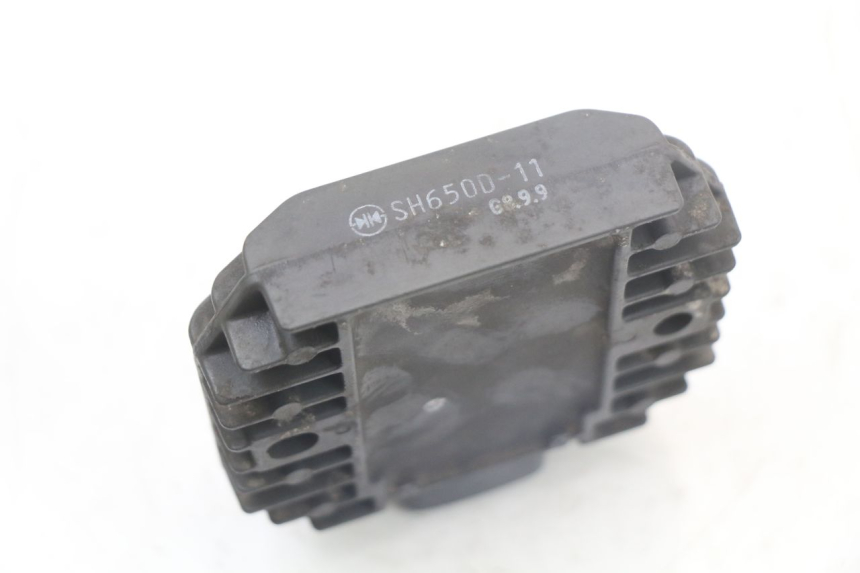 photo de CHARGING REGULATOR YAMAHA X-MAX XMAX 250 (2006 - 2009) - Alternative perspective