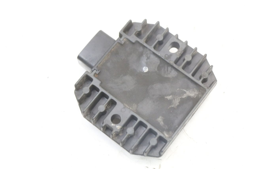 photo de CHARGING REGULATOR YAMAHA X-MAX XMAX 250 (2006 - 2009) - Technical close-up