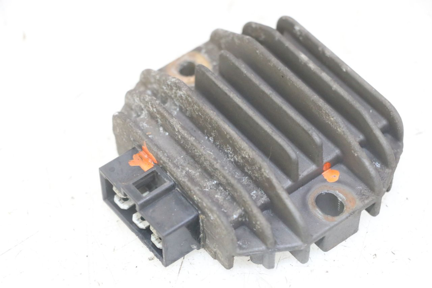 photo de CHARGING REGULATOR YAMAHA X-MAX XMAX 125 (2010 - 2013) - Alternative perspective