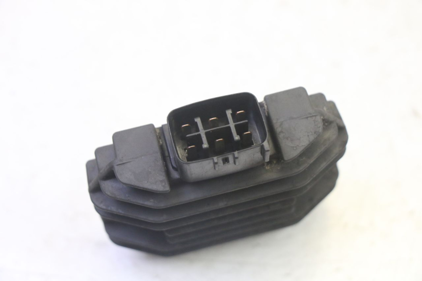 photo de CHARGING REGULATOR YAMAHA X-MAX XMAX 250 (2006 - 2009) - Alternative perspective