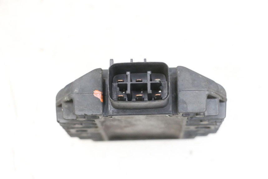 photo de CHARGING REGULATOR YAMAHA XMAX X-MAX 125 (2006 - 2009) - Zoom on usage condition
