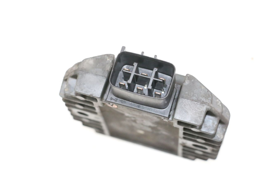 photo de CHARGING REGULATOR YAMAHA XMAX X-MAX 125 (2006 - 2009) - Zoom on usage condition