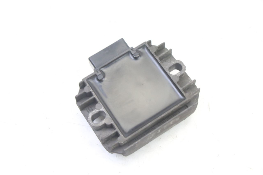 photo de CHARGING REGULATOR PIAGGIO XEVO - X EVO 125 (2007 - 2017) - Alternative perspective