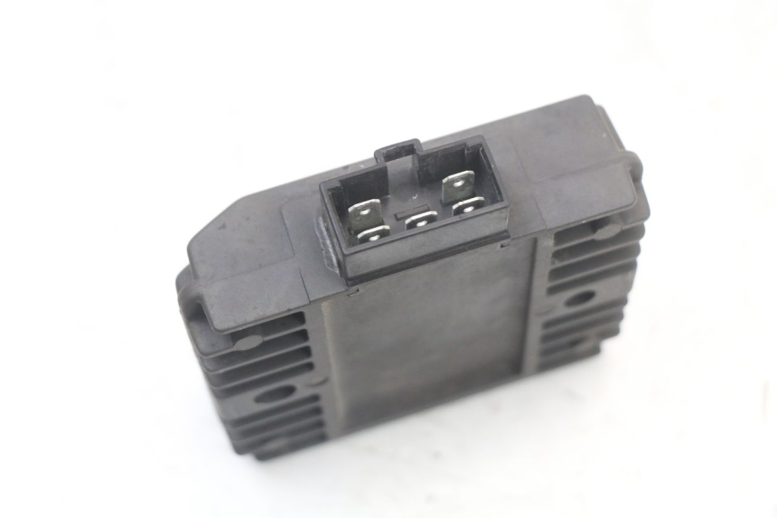 photo de REGULATOR YAMAHA XJ6 ABS 600 (2008 - 2016) - Zoom on usage condition