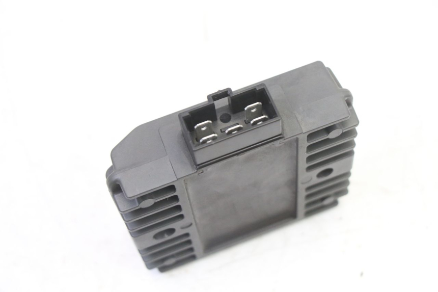 photo de REGULATOR YAMAHA XJ6 ABS 600 (2008 - 2016) - Zoom on usage condition