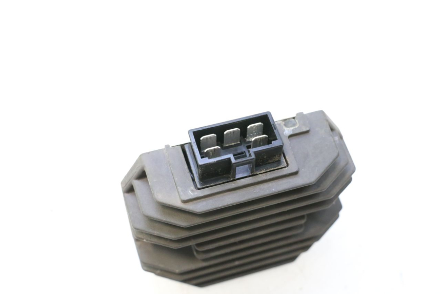 photo de REGULATOR YAMAHA XP T-MAX ABS 500 (2005 - 2005) - Zoom on usage condition