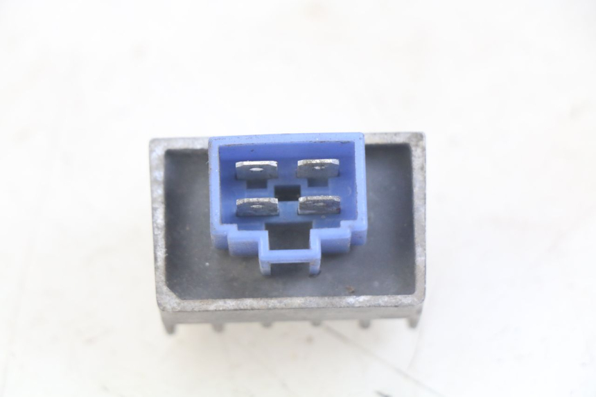 photo de CHARGING REGULATOR PEUGEOT XP6 50 (2006 - 2011) - Zoom on usage condition