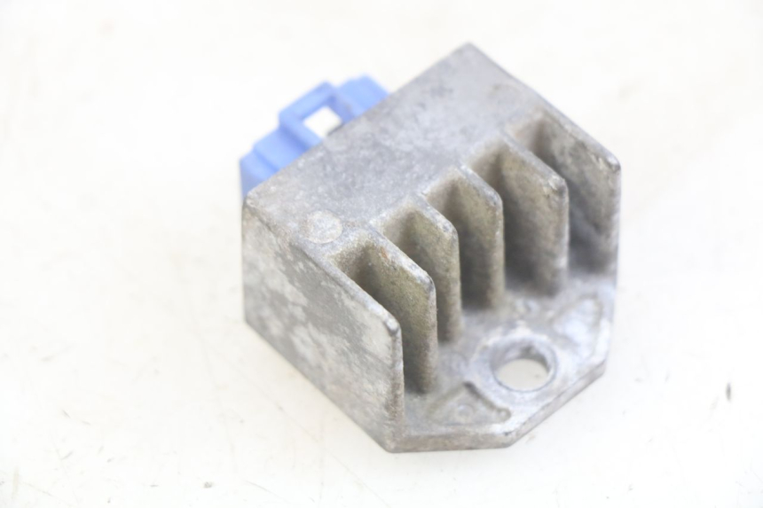 photo de CHARGING REGULATOR PEUGEOT XP6 50 (2006 - 2011) - Alternative perspective