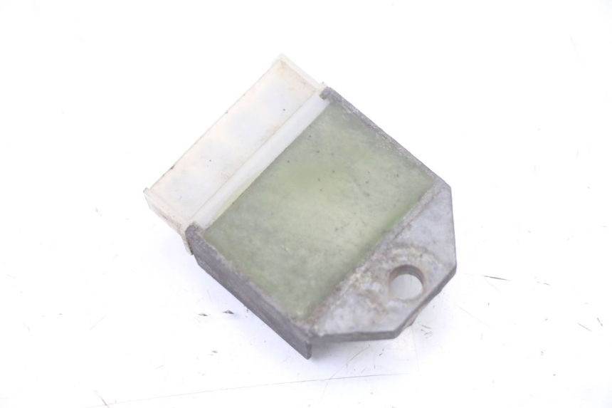 photo de REGULATOR YAMAHA AEROX 50 (1997 - 2006) - Alternative perspective