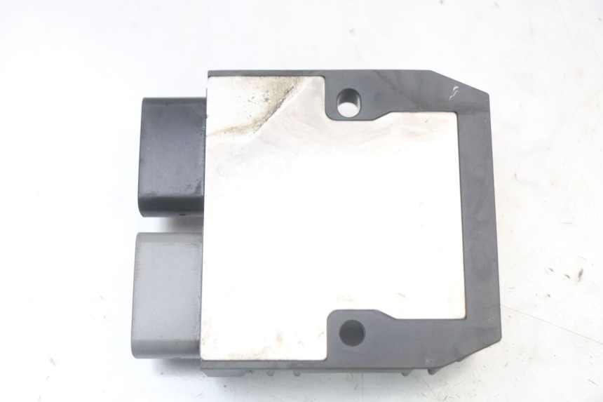 photo de REGULATOR YAMAHA FZ1 FAZER 1000 (2007 - 2009) - Alternative perspective