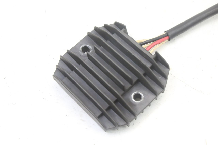 photo de CHARGING REGULATOR YAMAHA FZS FAZER 600 (2001 - 2003) - Component detail