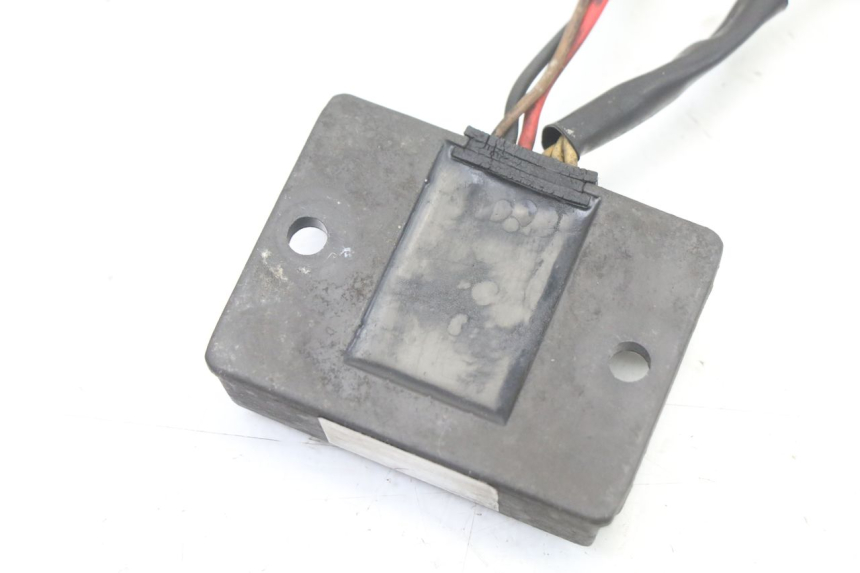 photo de CHARGING REGULATOR YAMAHA SR 125 (1982 - 2003) - Technical close-up