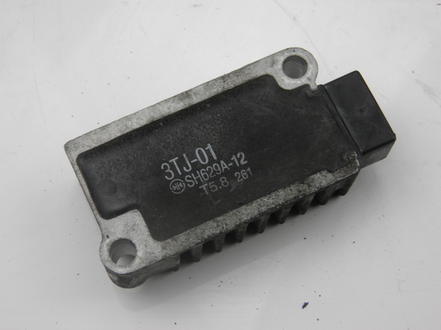photo de REGULATOR YAMAHA TDR 125 (1997 - 1996) - Component detail