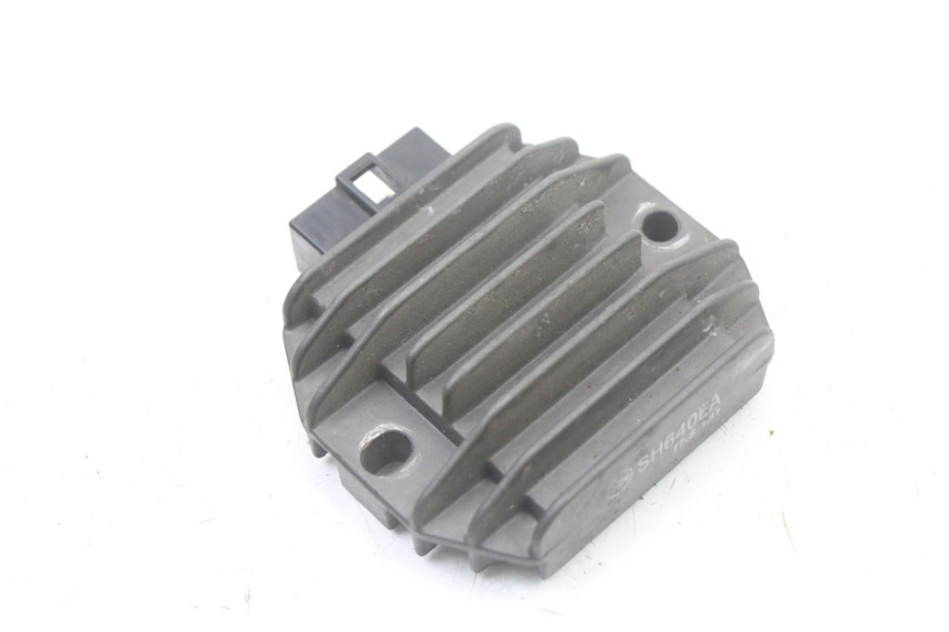 photo de CHARGING REGULATOR YAMAHA YP MAJESTY 125 (2007 - 2010) - Component detail