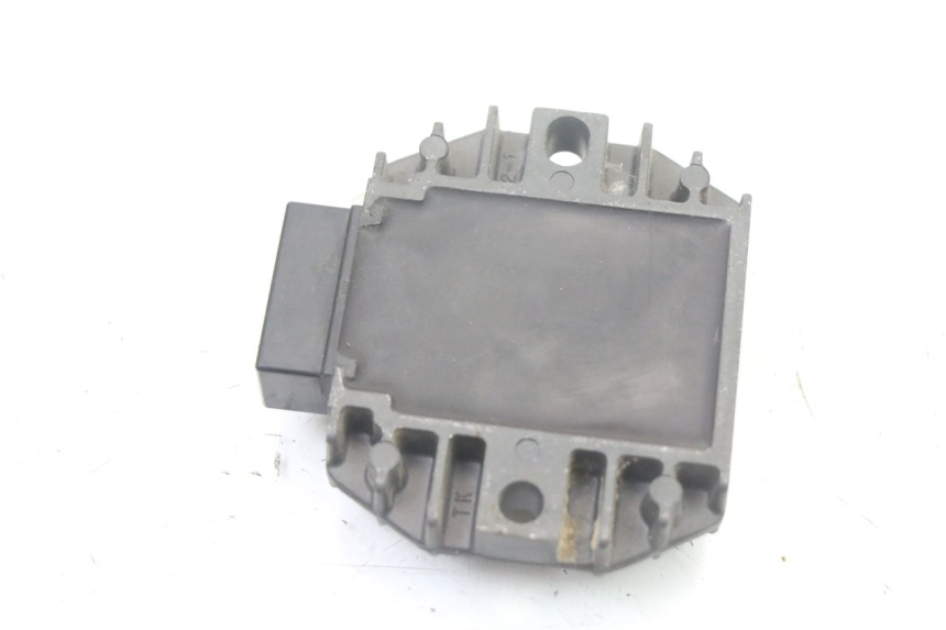 photo de CHARGING REGULATOR YAMAHA YP MAJESTY 125 (2007 - 2010) - Alternative perspective