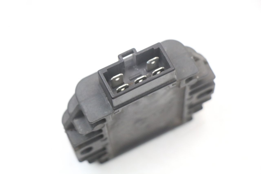 photo de CHARGING REGULATOR YAMAHA YP MAJESTY 125 (2002 - 2006) - Zoom on usage condition