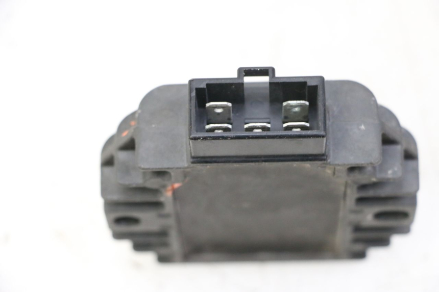 photo de CHARGING REGULATOR YAMAHA YP MAJESTY 125 (2002 - 2006) - Component detail