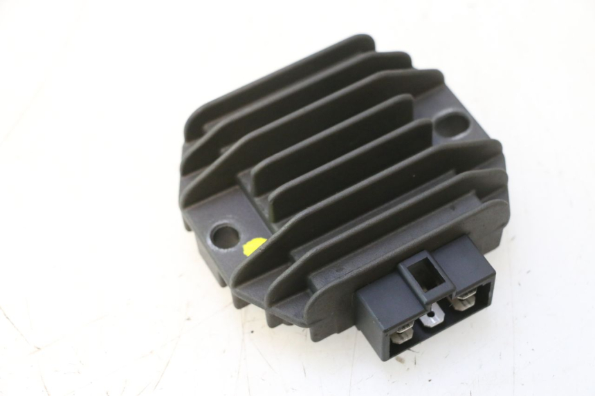 photo de CHARGING REGULATOR YAMAHA YP MAJESTY 125 (1998 - 2001) - Main view