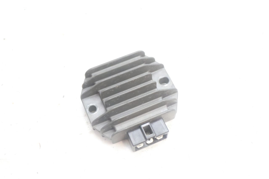 photo de CHARGING REGULATOR YAMAHA YP MAJESTY 125 (2002 - 2006) - Main view