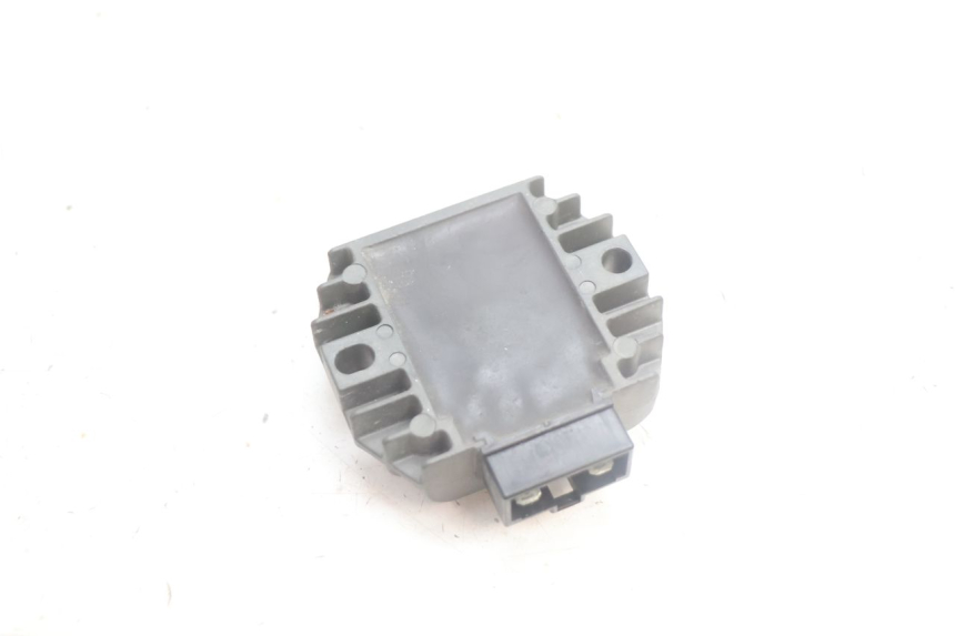 photo de CHARGING REGULATOR YAMAHA YP MAJESTY 125 (2002 - 2006) - Alternative perspective