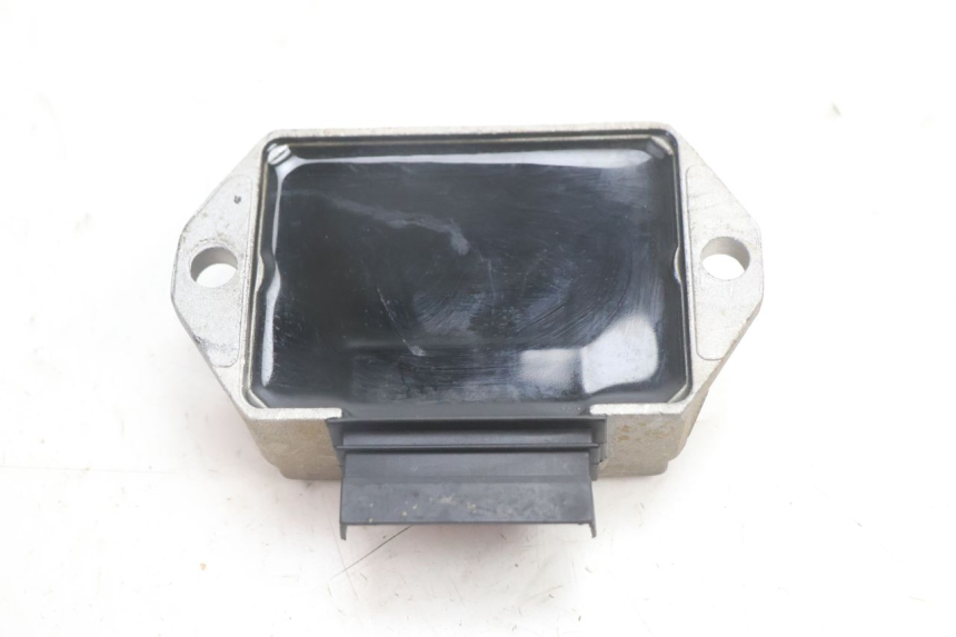 photo de CHARGING REGULATOR PIAGGIO ZIP 2T 50 (2009 - 2019) - Alternative perspective