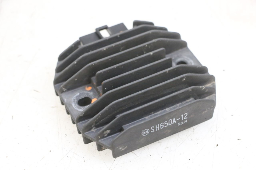 photo de REGULATOR KAWASAKI ZR 7 750 (1999 - 2004) - Alternative perspective