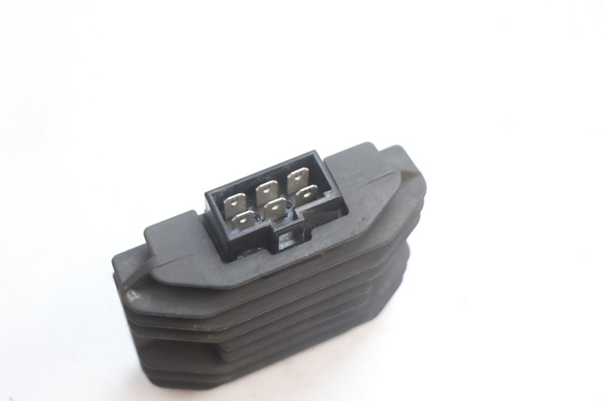 photo de CHARGING REGULATOR KAWASAKI ZX-6R ZX6R 600 (1995 - 1997) - Alternative perspective