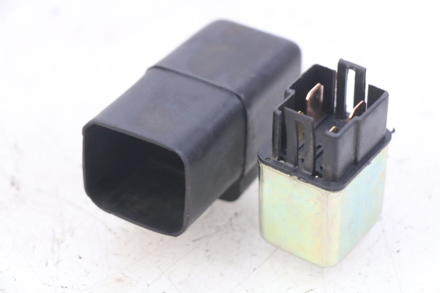 photo de STARTER RELAY KYMCO AGILITY 16+ 4T 50 (2018 - 2023) - Alternative perspective