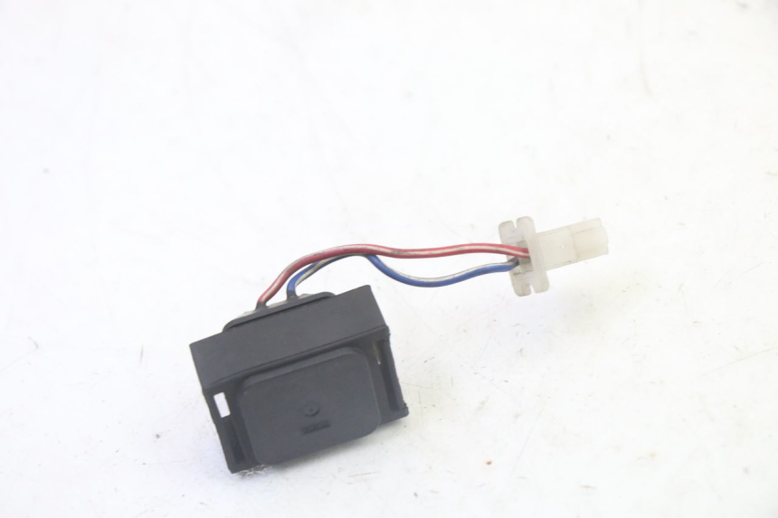 photo de STARTER RELAY SUZUKI BURGMAN 125 (2007 - 2014) - Zoom on usage condition