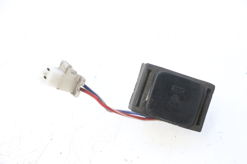 photo de STARTER RELAY SUZUKI BURGMAN 125 (2007 - 2014) - Zoom on usage condition