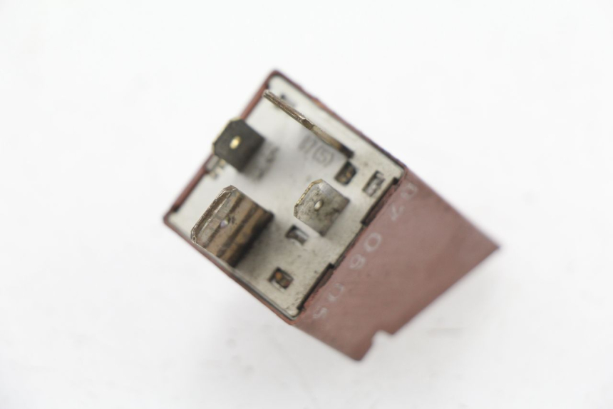 photo de STARTER RELAY PIAGGIO FLY 2T 50 (2004 - 2017) - Zoom on usage condition