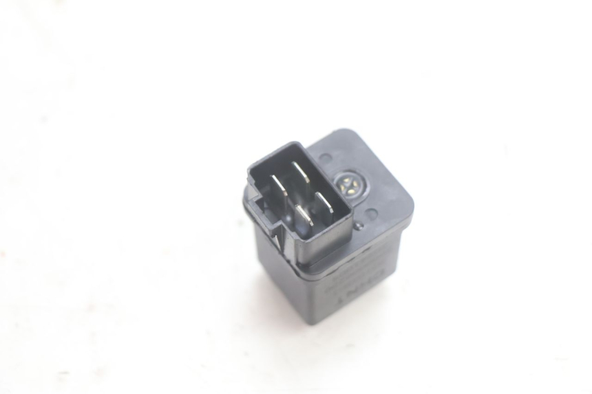 photo de STARTER RELAY PEUGEOT KISBEE 2T 50 (2010 - 2017) - Zoom on usage condition