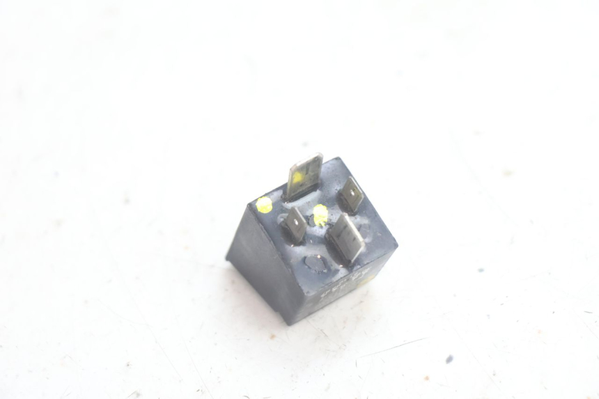 photo de STARTER RELAY PIAGGIO NEW TYPHOON 50 (2018 - 2021) - Alternative perspective