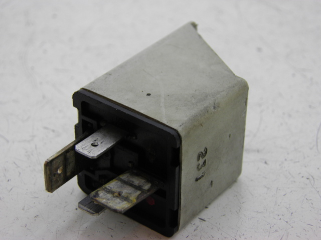 photo de STARTER RELAY PIAGGIO SUPER LX 125 (2000 - 2003) - Zoom on usage condition