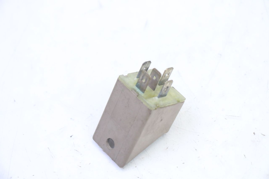photo de STARTER RELAY PIAGGIO X9 EVOLUTION 125 (2003 - 2007) - Technical close-up
