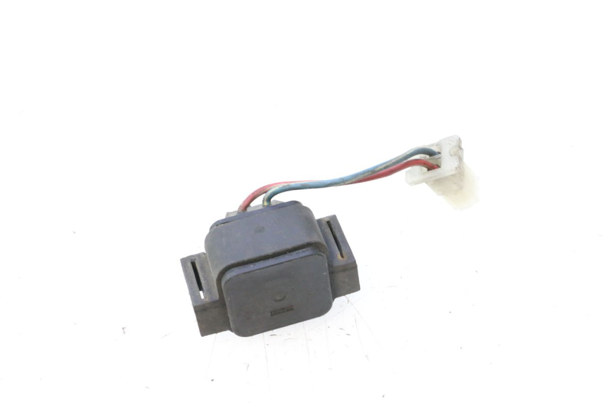 photo de STARTER RELAY YAMAHA YP MAJESTY 125 (1998 - 2001) - Zoom on usage condition