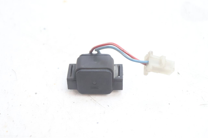 photo de STARTER RELAY YAMAHA YP MAJESTY 125 (2002 - 2006) - Alternative perspective