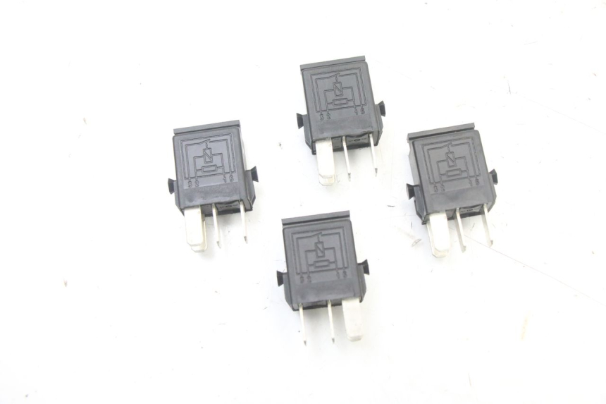photo de ELECTRICAL RELAY BMW C1 125 (2000 - 2003) - Alternative perspective
