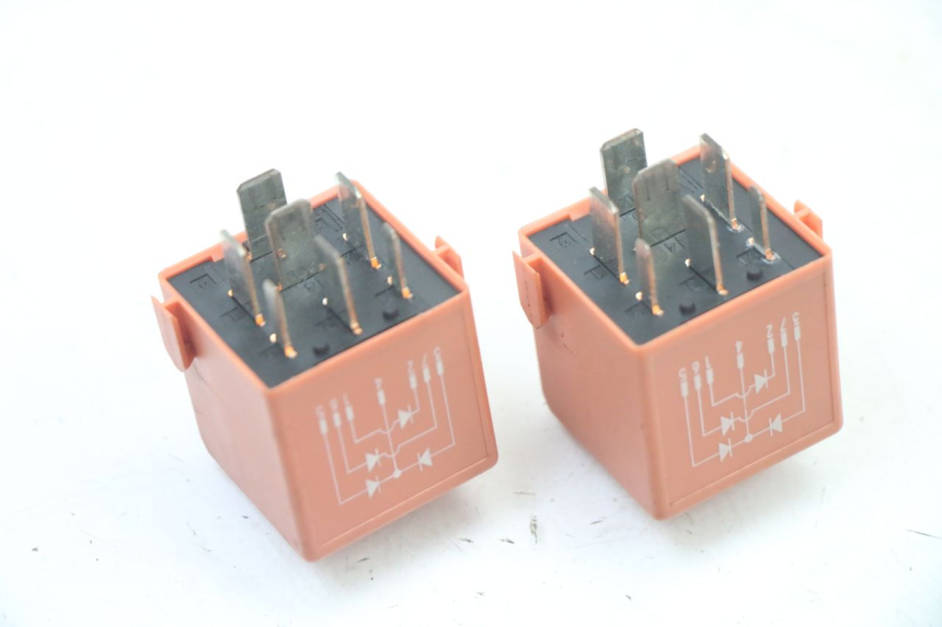 photo de ELECTRICAL RELAY BMW C1 125 (2000 - 2003) - Alternative perspective