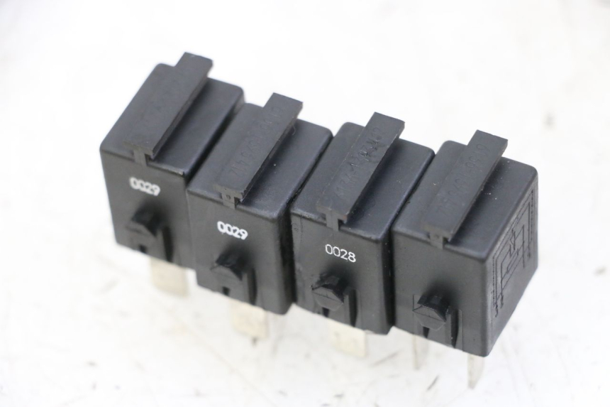 photo de ELECTRICAL RELAY BMW C1 125 (2000 - 2003) - Alternative perspective