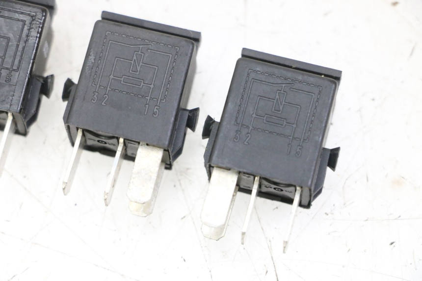 photo de ELECTRICAL RELAY BMW C1 125 (2000 - 2003) - Product overview