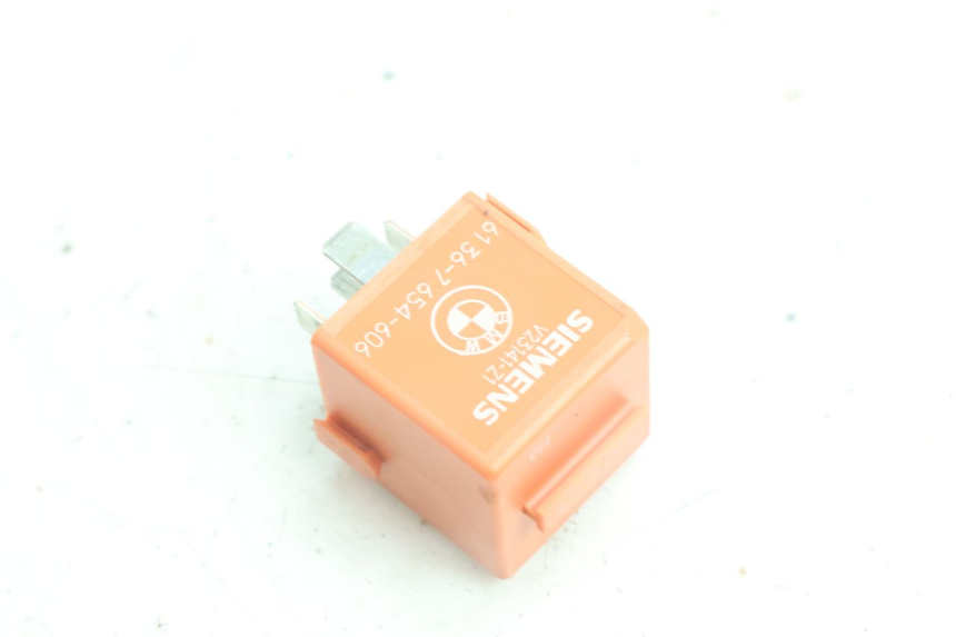 photo de ELECTRICAL RELAY BMW C1 125 (2000 - 2003) - Alternative perspective