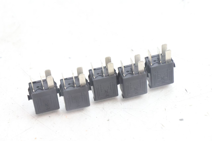 photo de ELECTRICAL RELAY BMW C1 125 (2000 - 2003) - Component detail